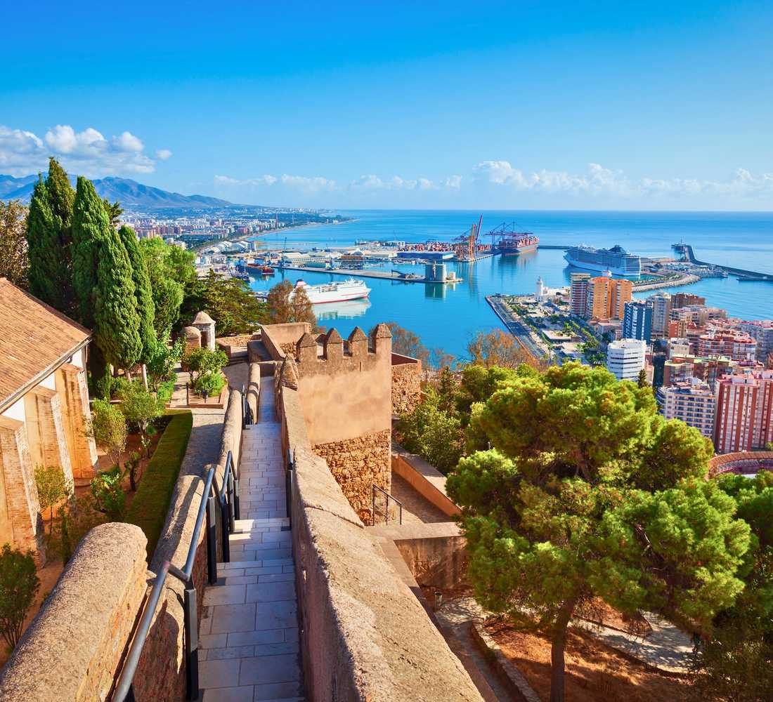 Tours en autobús turístico en Málaga – Monumentos emblemáticos y billetes flexibles en 2026 Tours en autobús con paradas libres en Málaga, España – Autobuses abiertos, atracciones principales y cancelación gratuita en 2026